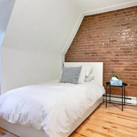 Golden Cross // Typical Old Quebec Appartement ภายนอก รูปภาพ