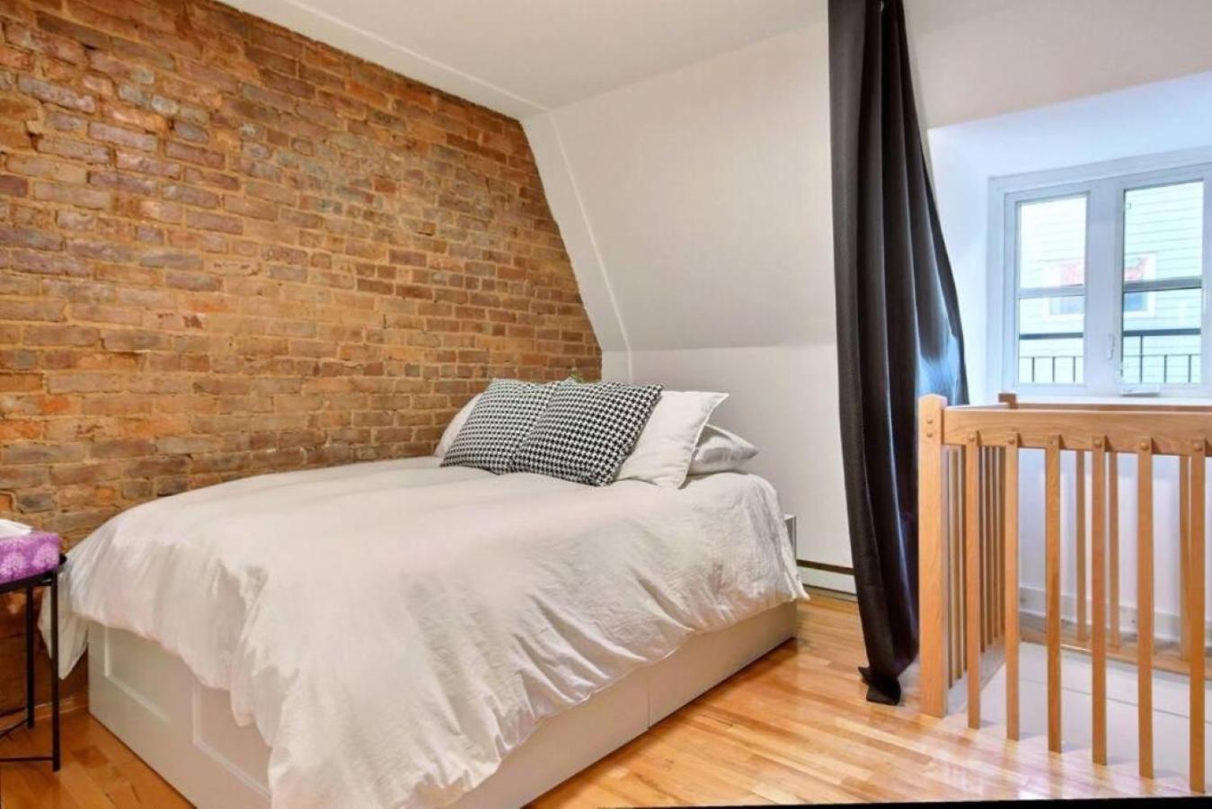 Golden Cross // Typical Old Quebec Appartement ภายนอก รูปภาพ