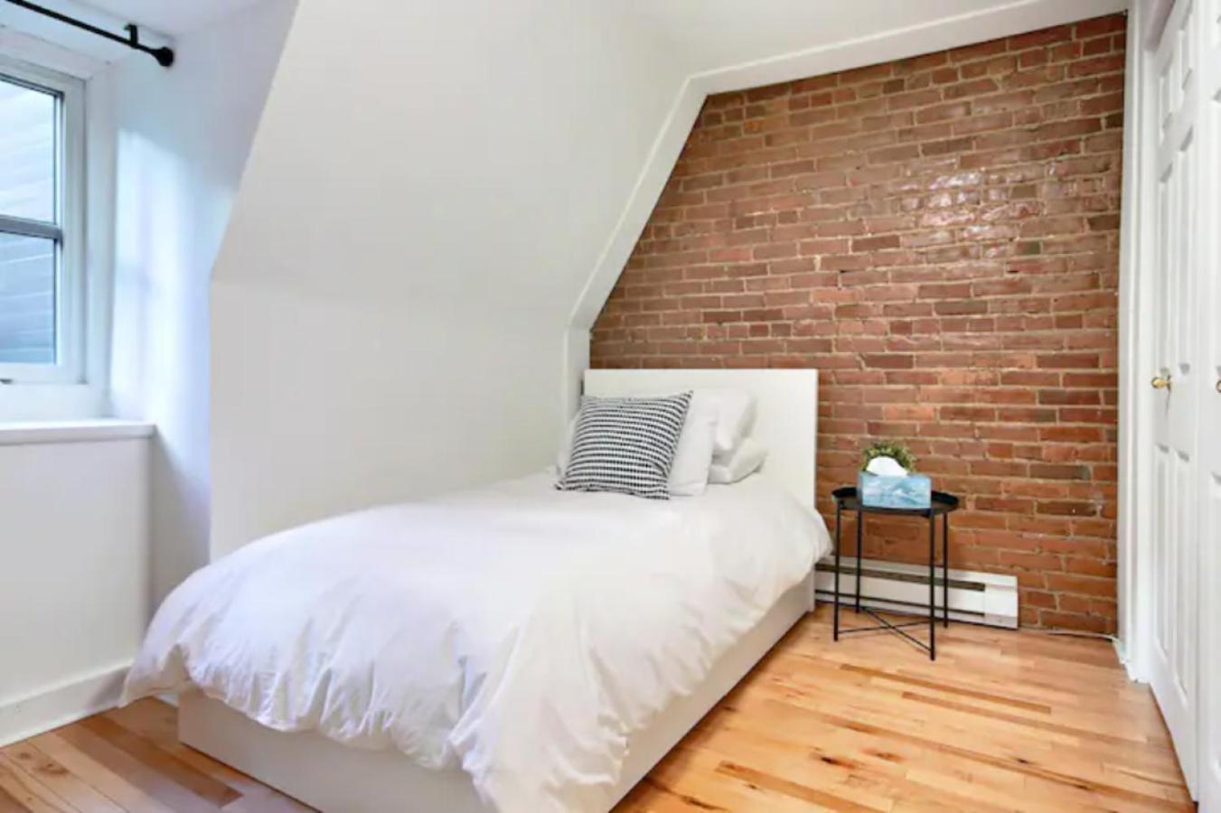 Golden Cross // Typical Old Quebec Appartement ภายนอก รูปภาพ