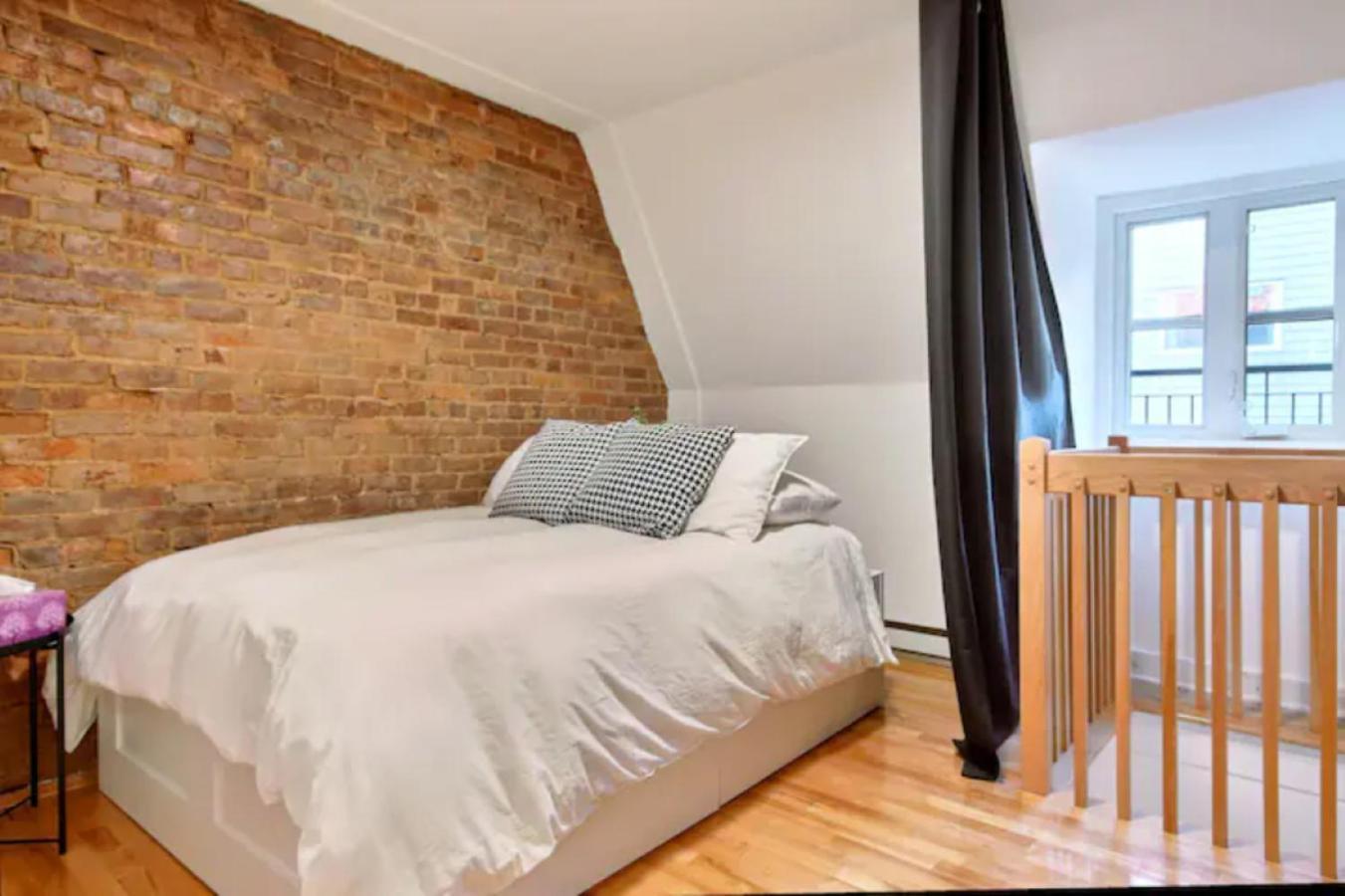 Golden Cross // Typical Old Quebec Appartement ภายนอก รูปภาพ